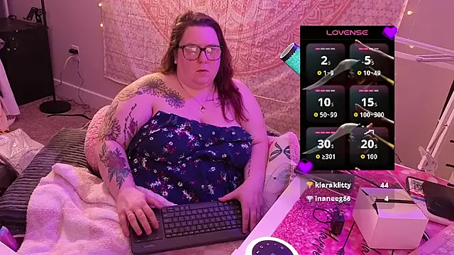 Snapshot of brookenicole3003 chatting on 04.15.26 brookenicole3003 online show from 04.15.26