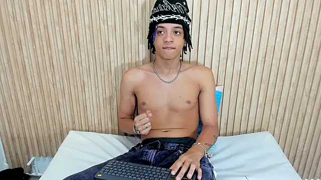 Snapshot of MARSHALL_SPENCER chatting on 10.09.25 MARSHALL SPENCER online show from 10.09.25