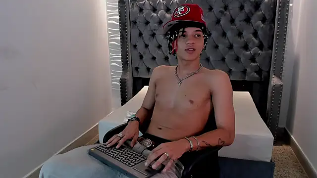 Snapshot of MARSHALL_SPENCER chatting on 11.12.25 MARSHALL SPENCER online show from 11.12.25