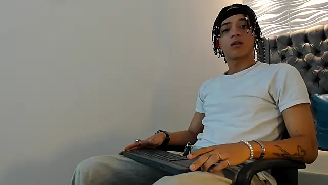 Snapshot of MARSHALL_SPENCER chatting on 12.01.25 MARSHALL SPENCER online show from 12.01.25