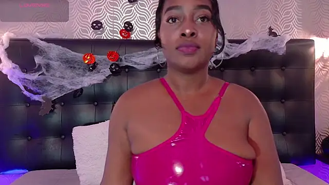 NaiaraMasson  online show from 10.18.25