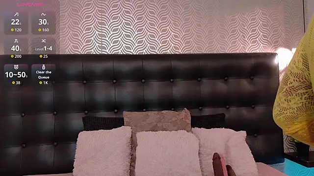 Snapshot of NaiaraMasson_ chatting on 04.25.26 NaiaraMasson online show from 04.25.26