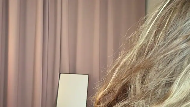 Snapshot of LoveSeekins chatting on 04.11.26 LoveSeekins online show from 04.11.26