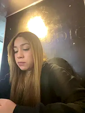 Issa Moon  online show from 11.24.25