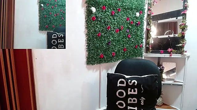 Snapshot of MIA__SPENCER chatting on 09.09.25 MIA SPENCER online show from 09.09.25