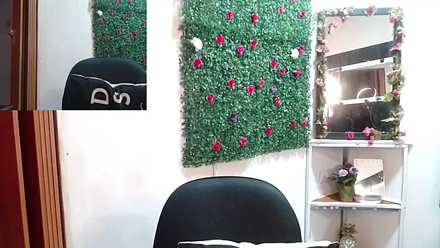 Snapshot of MIA__SPENCER chatting on 09.10.25 MIA SPENCER online show from 09.10.25