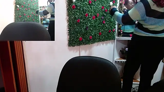 Snapshot of MIA__SPENCER chatting on 09.12.25 MIA SPENCER online show from 09.12.25