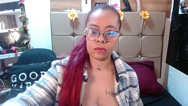 Snapshot of MIA__SPENCER chatting on 10.07.25 MIA SPENCER online show from 10.07.25