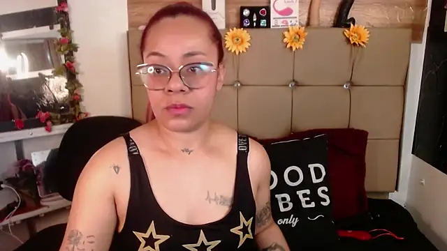 Snapshot of MIA__SPENCER chatting on 11.01.25 MIA SPENCER online show from 11.01.25