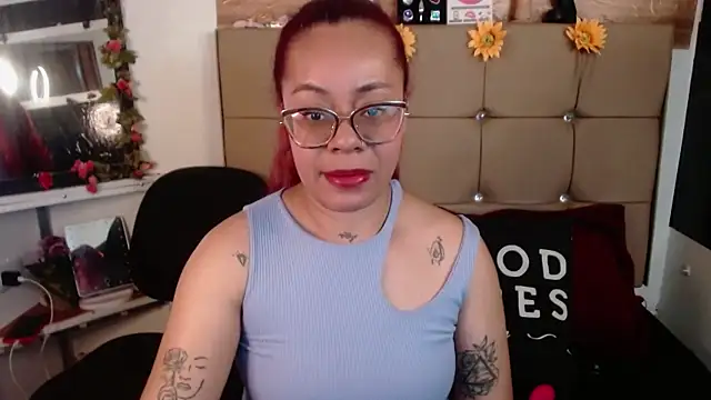 Snapshot of MIA__SPENCER chatting on 11.05.25 MIA SPENCER online show from 11.05.25