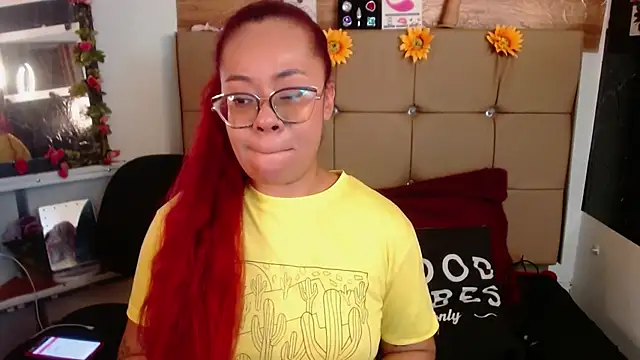 Snapshot of MIA__SPENCER chatting on 11.06.25 MIA SPENCER online show from 11.06.25