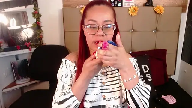 Snapshot of MIA__SPENCER chatting on 11.12.25 MIA SPENCER online show from 11.12.25