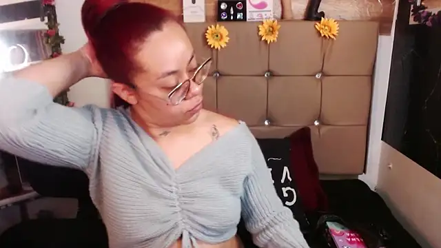 Snapshot of MIA__SPENCER chatting on 01.10.26 MIA SPENCER online show from 01.10.26