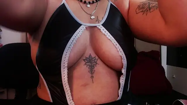 Snapshot of MIA__SPENCER chatting on 02.07.26 MIA SPENCER online show from 02.07.26