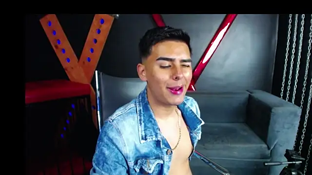 Snapshot of Matthewlodge chatting on 10.30.25 Matthewlodge online show from 10.30.25