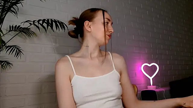 Snapshot of WhitePrincessLuna chatting on 07.27.26 WhitePrincessLuna online show from 07.27.26