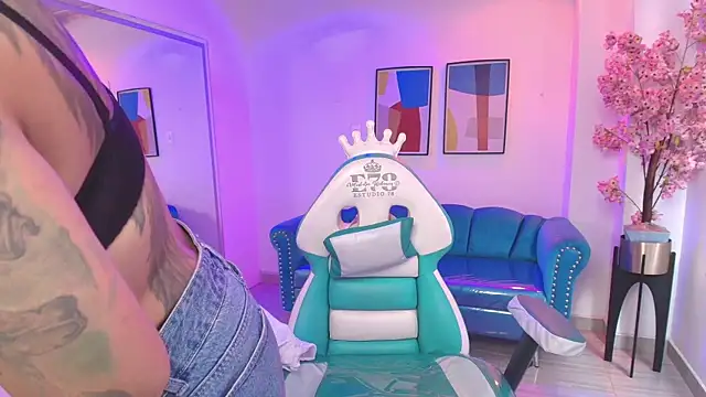 Black roseee online show from 04.12.26