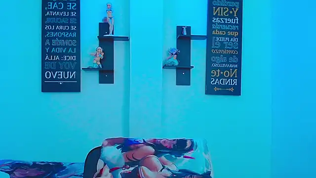 CHLOE THUNDERS online show from 01.11.26