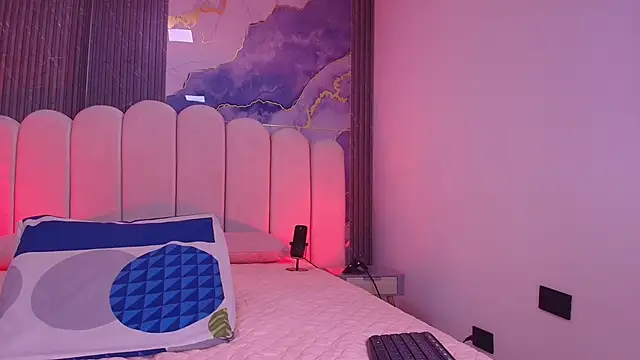 abbyrouss  online show from 04.15.26