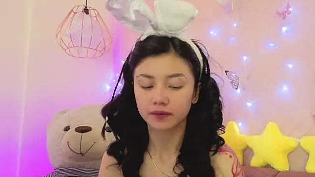 april bennett online show from 12.15.25