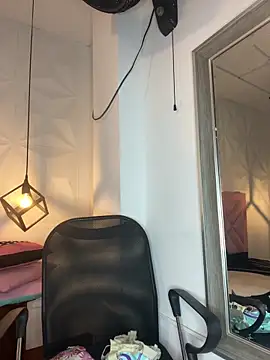 Caroline daring online show from 05.12.26