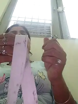 Snapshot of Hot-Pooja25 chatting on 09.20.25 Hot-Pooja25 online show from 09.20.25