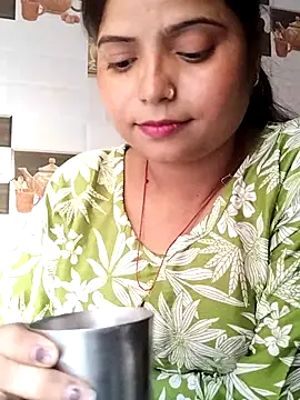 Hot-Pooja25 online show from 04.18.26