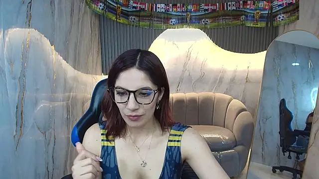 Snapshot of nadia_r_ chatting on 06.17.26 nadia r online show from 06.17.26
