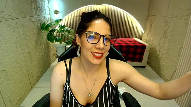 Snapshot of nadia_r_ chatting on 07.16.26 nadia r online show from 07.16.26