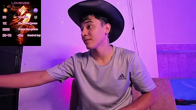 Snapshot of Austin_Cardieff_ chatting on 09.17.25 Austin Cardieff online show from 09.17.25