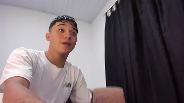 Snapshot of Austin_Cardieff_ chatting on 11.21.25 Austin Cardieff online show from 11.21.25