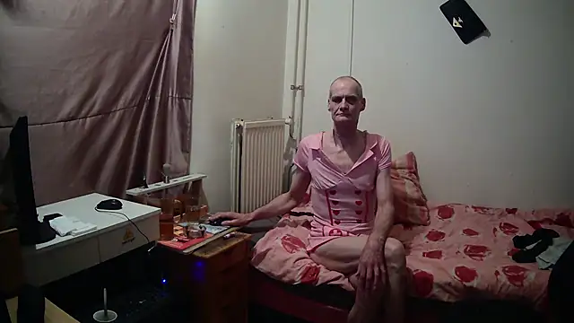 Snapshot of hobybobbi chatting on 10.10.25 hobybobbi online show from 10.10.25