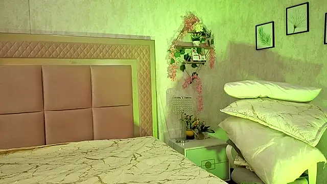 RobinBennett online show from 10.15.25