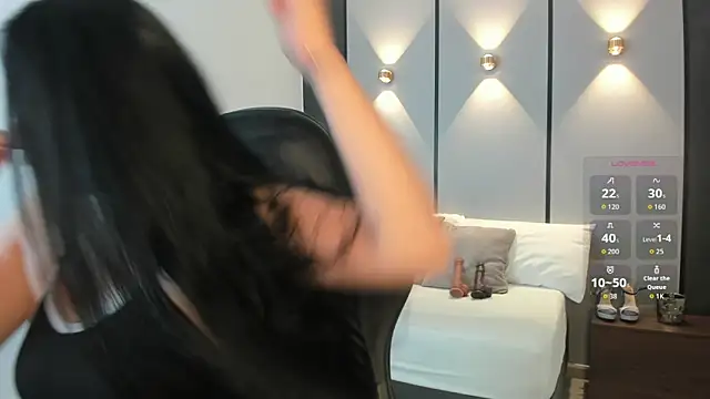 ashly moonn online show from 04.05.26