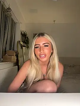 Snapshot of BlondeBetty chatting on 10.23.25 BlondeBetty online show from 10.23.25