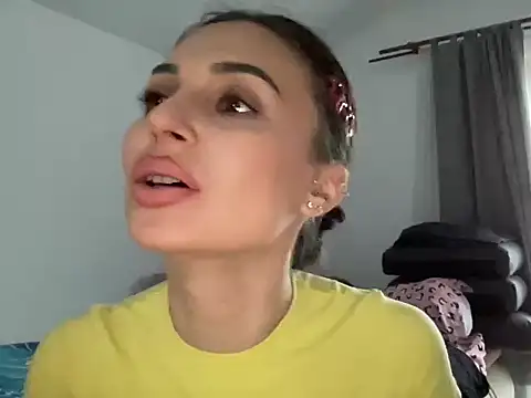 lannaah  online show from 10.04.25