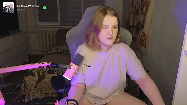 Snapshot of OliviaBlade chatting on 10.23.25 OliviaBlade online show from 10.23.25