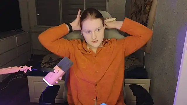 Snapshot of OliviaBlade chatting on 10.26.25 OliviaBlade online show from 10.26.25