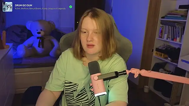 Snapshot of OliviaBlade chatting on 11.12.25 OliviaBlade online show from 11.12.25