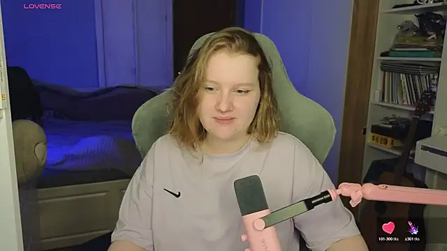 Snapshot of OliviaBlade chatting on 11.22.25 OliviaBlade online show from 11.22.25