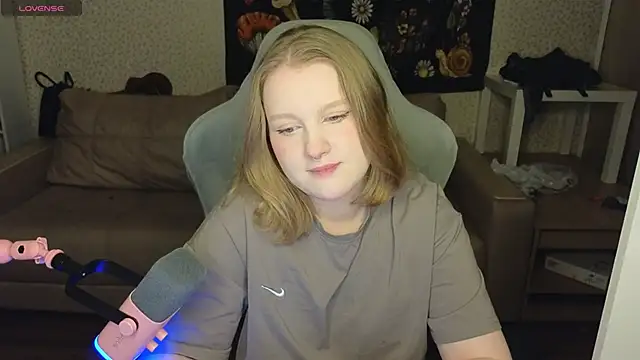 Snapshot of OliviaBlade chatting on 11.30.25 OliviaBlade online show from 11.30.25