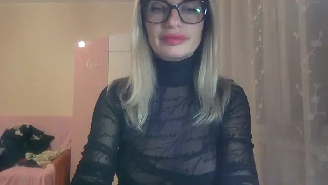 KarelliaStar online show from 10.25.25