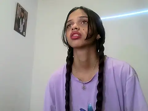 Snapshot of lucy_babyy chatting on 10.13.25 lucy babyy online show from 10.13.25