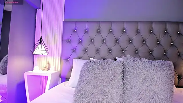 LunaBloomn online show from 02.10.26