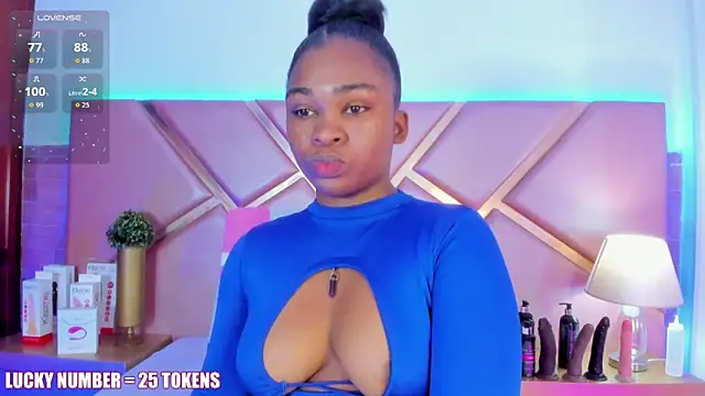 Snapshot of SophieSinclair chatting on 02.04.26 SophieSinclair online show from 02.04.26