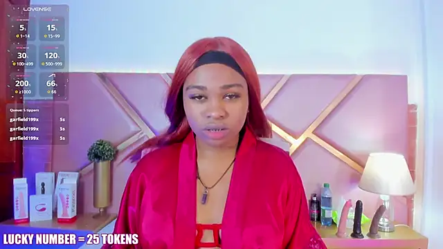 Snapshot of SophieSinclair chatting on 02.14.26 SophieSinclair online show from 02.14.26