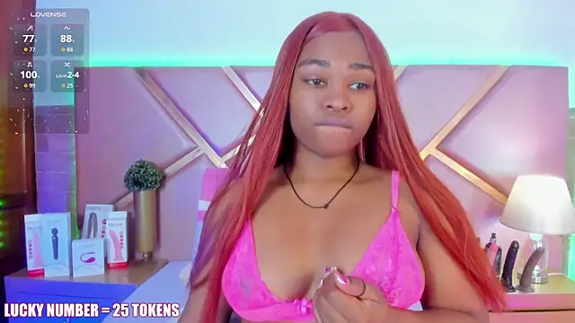 Snapshot of SophieSinclair chatting on 02.15.26 SophieSinclair online show from 02.15.26