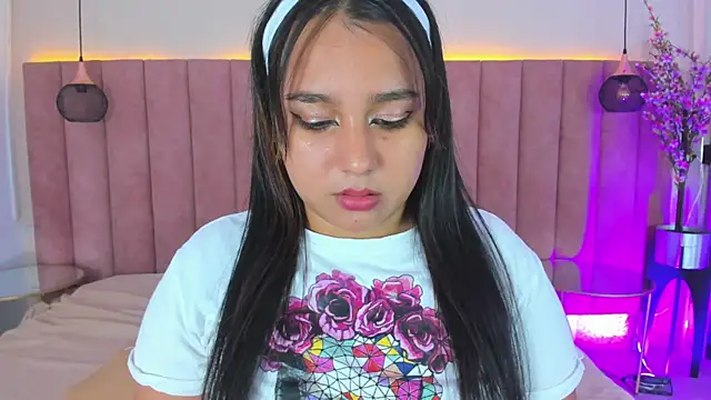 IvannaaVega online show from 10.17.25