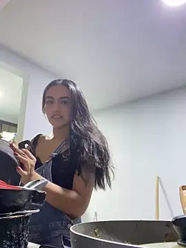 Leslie Bussh  online show from 02.18.26