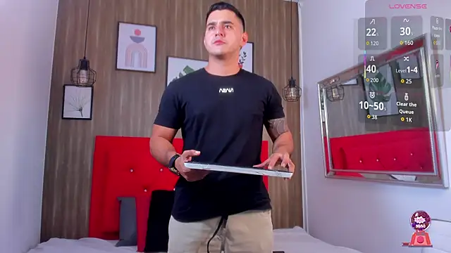 Snapshot of big-tyler chatting on 11.08.25 big-tyler online show from 11.08.25